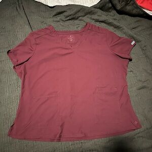 Med Couture Insight Women's 2-Pocket V-Neck Scrub Top in Wine
